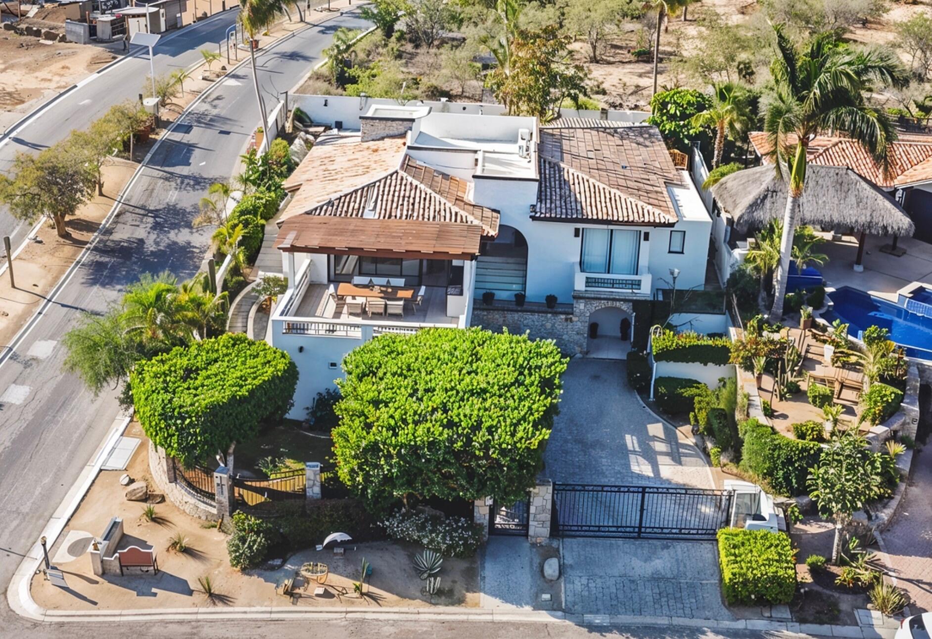 Los Cabos Residencial La Jolla Casa Tigre is located in La Jolla, a well-positioned community offering convenient access to San José del Cabo and the corridor. This house has ocean for sale