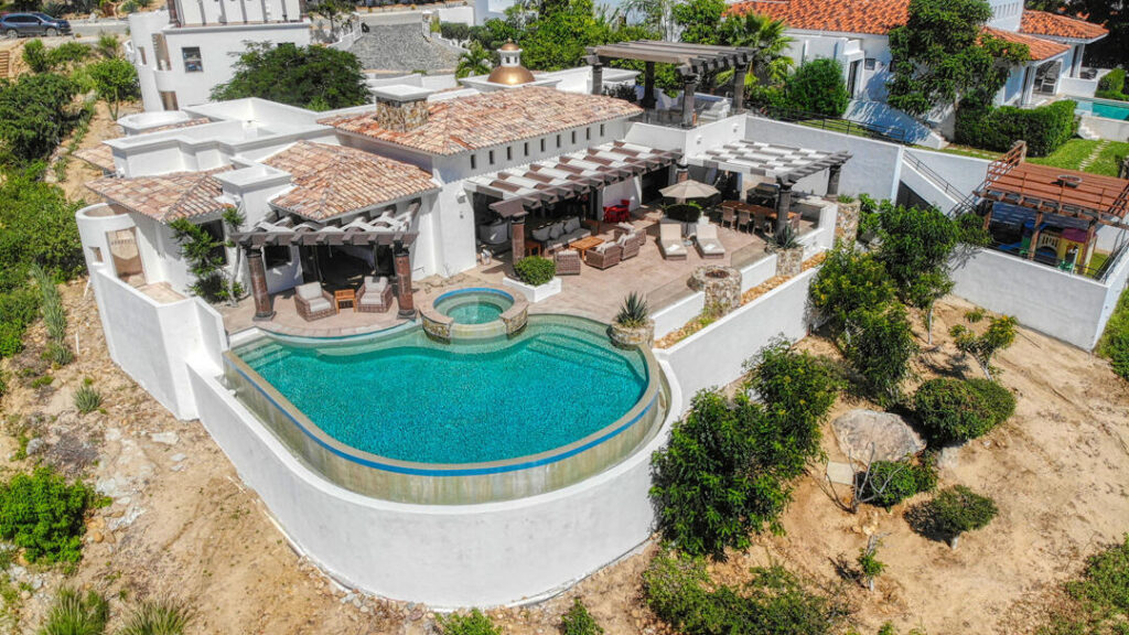 Los Cabos La Noria Casa Lau'ren offers contemporary luxury with 4 bedrooms plus a private casita. Overlooking the Jack Nicklaus Signature Golf Course, this elegant home features ocean – 12 Los Valles, San Jose del Cabo, BS