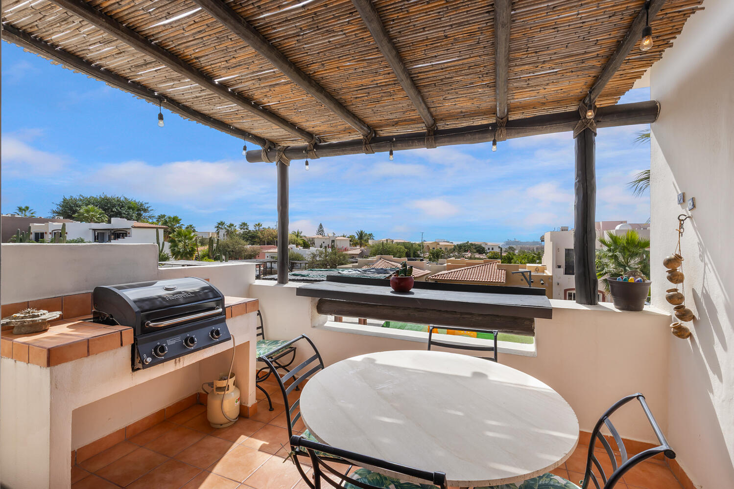 Los Cabos Quintas California in a quiet area whit no traffic congestion, just 2.5 km from la marina and downtown Cabo San Lucas an excellent option for living, it features:- 3 bedroom- A tv room- 2.5 bathroom- 2 parking spaces - Space for a garden and pool- 173 m2 of construction- 200 m2 of land- Granite countertops- 100 liter stationary gas tankEn una zona tranquila y sin caos vial a solo 2.5 km de distancia de la marina y centro de Cabo San Lucas, excelente para vivir , cuenta con:3 recamaras una tv room2.5 baños2 espacios para estacionamiento espacios para jardín y alberca173 m2 de construcción 200 m2 de terrenoCubierta de granito for sale