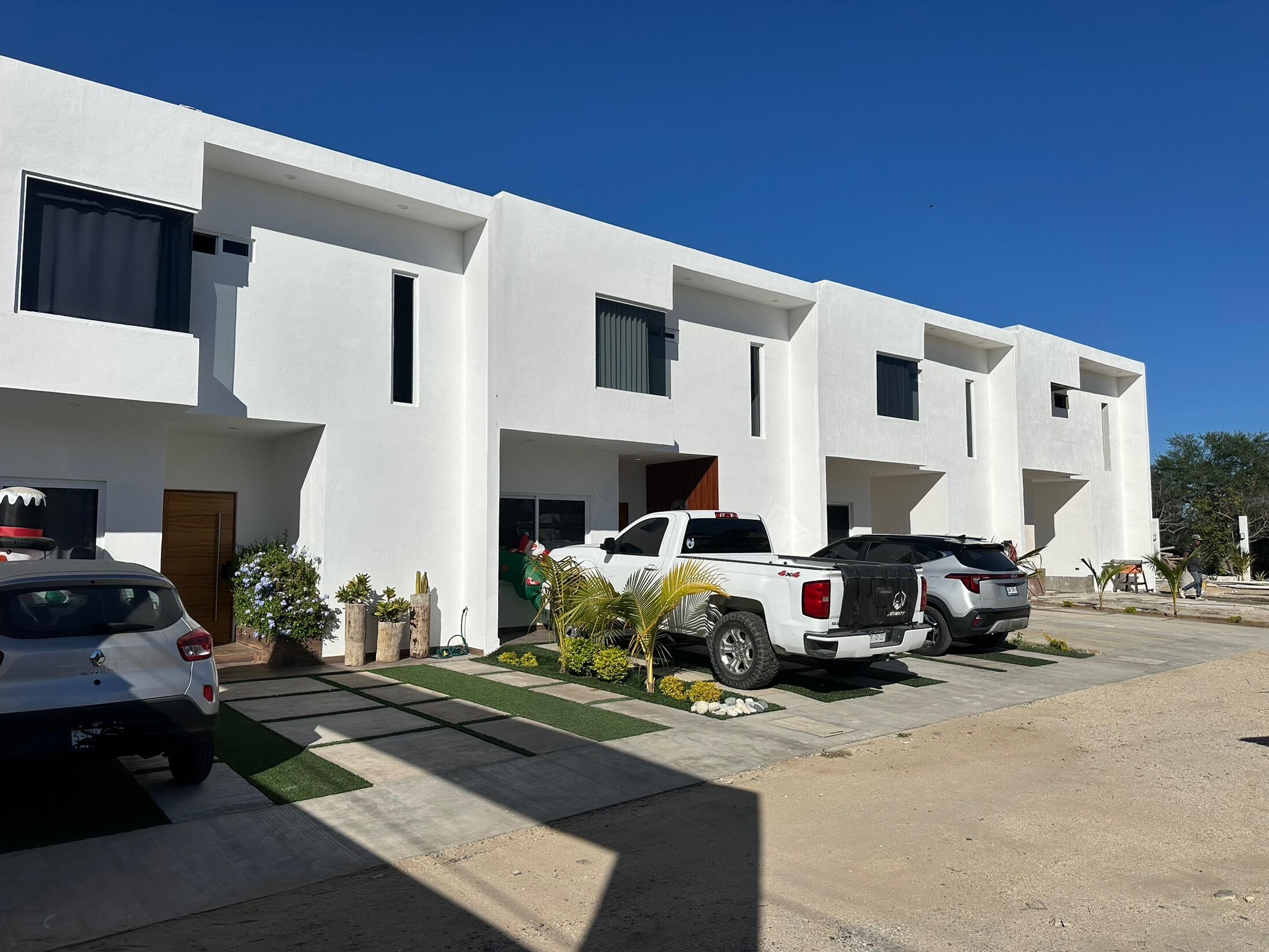 Los Cabos Arenal House for sale in Arenal, Cabo San Lucas. Features 3 bedrooms, including 2 on the main level and a spacious primary bedroom upstairs with a large private terrace. Fully equipped kitchen, open living and dining areas, 8,000-liter cistern, and gated entrance. Financing available with Infonavit and bank loans.Casa en venta en Arenal, Cabo San Lucas. Cuenta con 3 recámaras, 2 en planta baja y amplia recámara principal en planta alta con terraza privada. Cocina integral, sala y comedor espaciosos, cisterna de 8,000 litros y acceso con portón. Se aceptan créditos Infonavit y bancarios. for sale