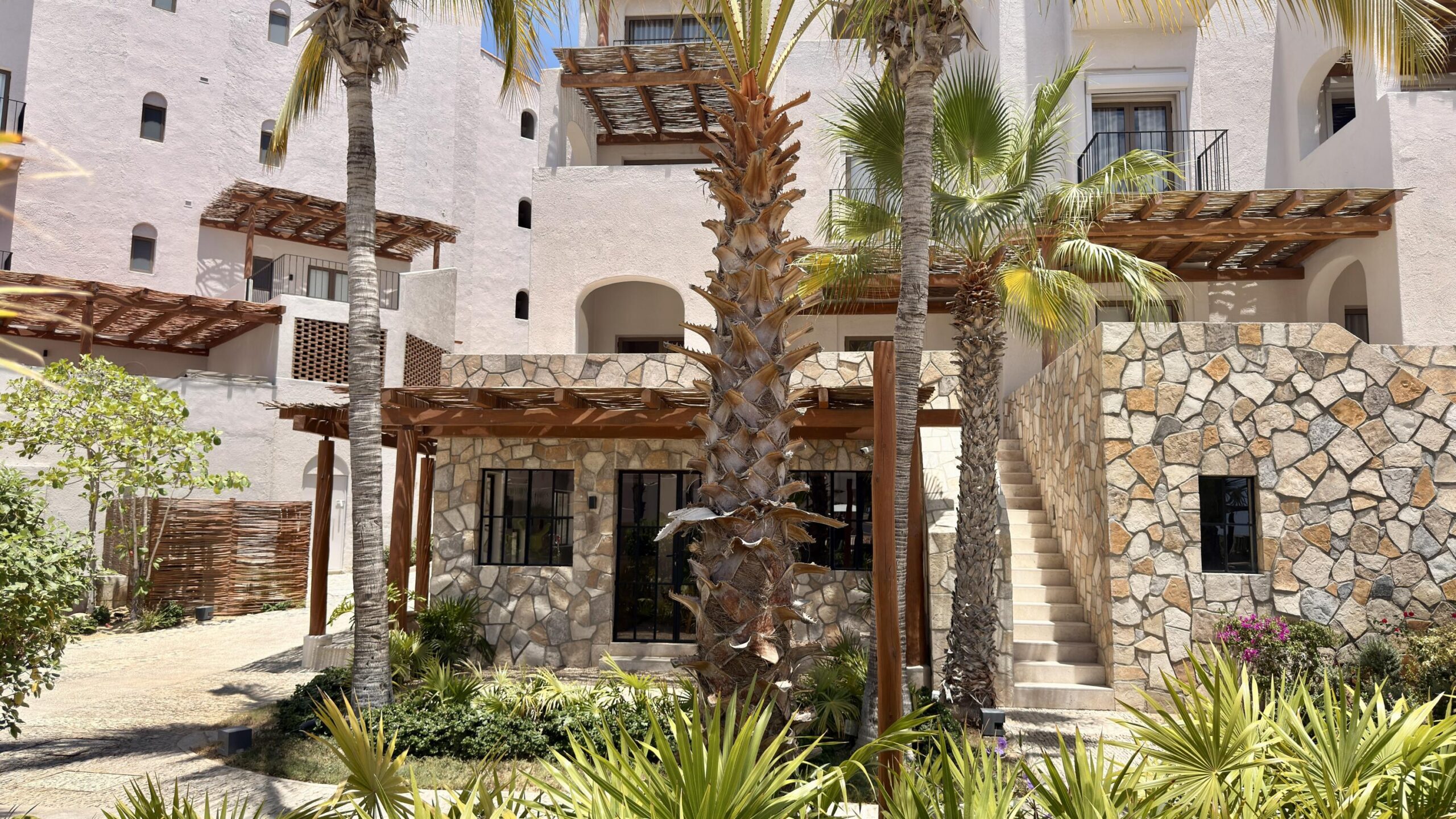 Los Cabos Indigo Dunes DEVELOPER FINANCING - DEVELOPER INCENTIVES NEXT 30 DAYS - Indigo Dunes, a fully funded mixed use project in El Tezal, this studio is designed for simplicity, flexibility, and real world use. The layout is clean and efficient, ideal for full time living or short term rental. Residents have access to a rooftop pool, gym, coworking lounge, and social spaces, with everyday conveniences just steps away. Minutes from downtown Cabo San Lucas, the beach, and the main corridor, the location keeps everything within reach. A straightforward, well located investment with strong usability and long term upside for sale