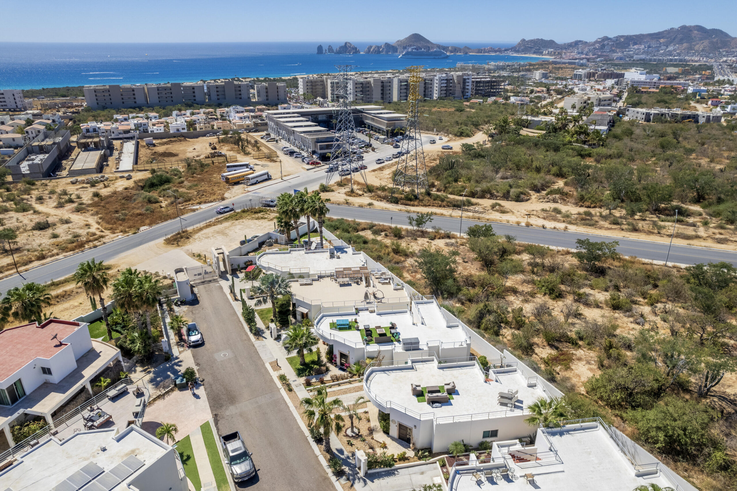 Los Cabos Punta Arena Ideal for a permanent residence or family or an investment property. The house is a very comfortable 3 bedroom 2 and a half bath house with the sleeping rooms below and the family living area above where you can enjoy the for sale