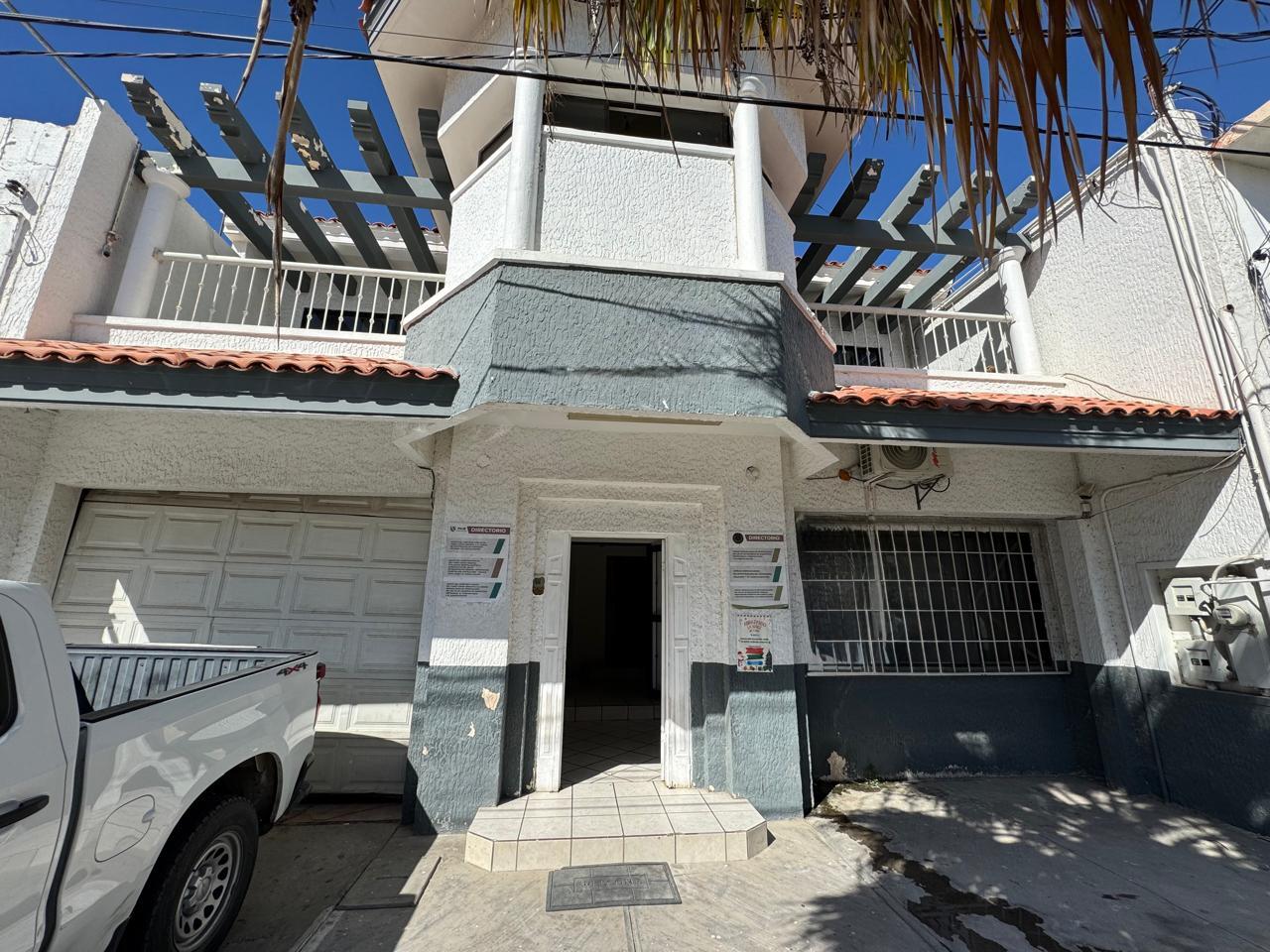 Los Cabos Quintas California in a quiet area whit no traffic congestion, just 2.5 km from la marina and downtown Cabo San Lucas an excellent option for living, it features:- 3 bedroom- A tv room- 2.5 bathroom- 2 parking spaces - Space for a garden and pool- 173 m2 of construction- 200 m2 of land- Granite countertops- 100 liter stationary gas tankEn una zona tranquila y sin caos vial a solo 2.5 km de distancia de la marina y centro de Cabo San Lucas, excelente para vivir , cuenta con:3 recamaras una tv room2.5 baños2 espacios para estacionamiento espacios para jardín y alberca173 m2 de construcción 200 m2 de terrenoCubierta de granito for sale