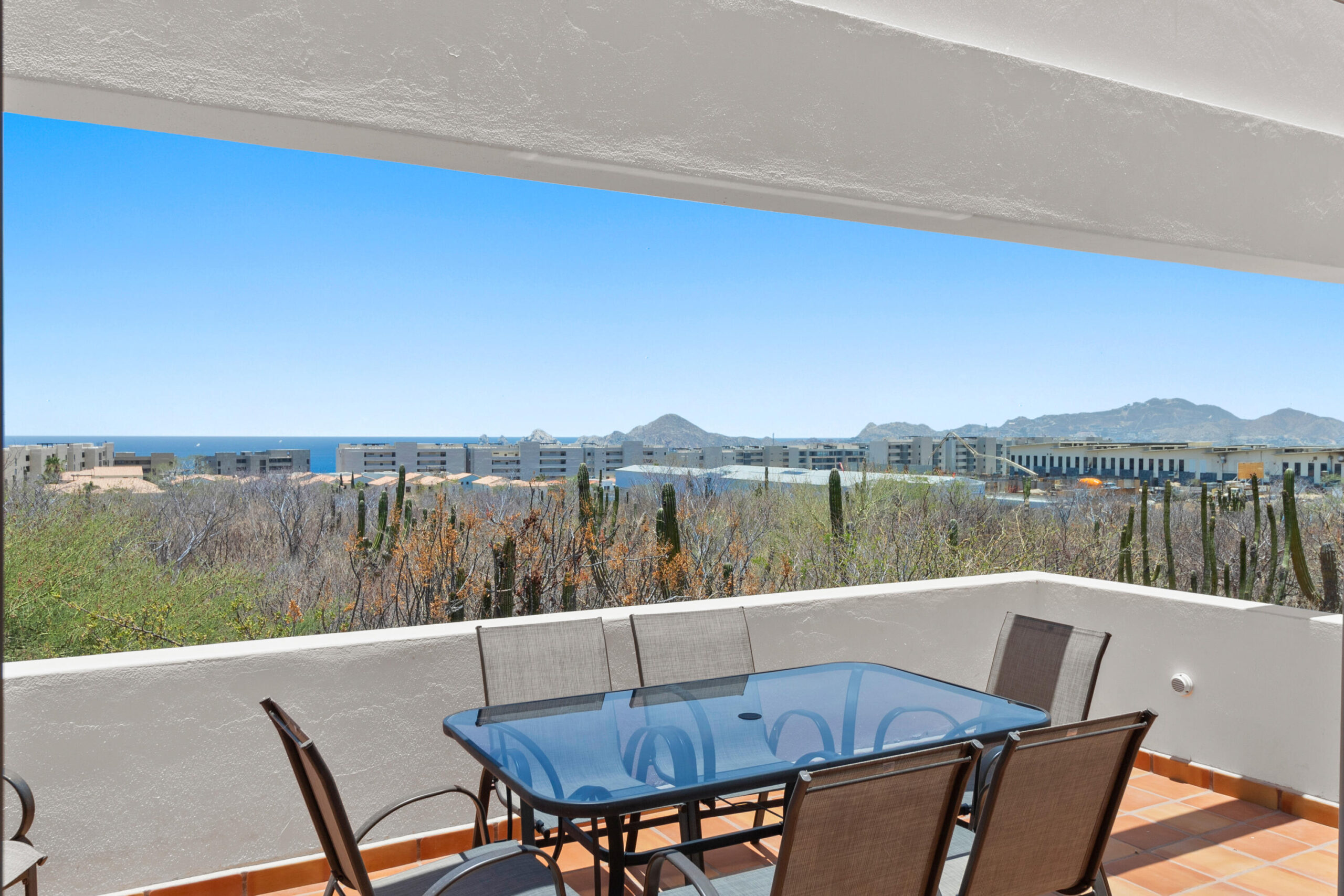 Los Cabos Lomas De Brisas House for Sale - Privada Residencial Santa Bárbara, Cabo San LucasLive with comfort and privacy in this furnished and equipped home, featuring spacious areas, excellent layout, and the peace of living in a gated community.✨ Features:• 4 bedrooms | 2.5 bathrooms• TV area, living room, dining room, and equipped kitchen• Porch and balcony• Laundry area and machine room• Covered parking for 2 cars• Solar water heater, 25,000 L cistern + additional 2,200 L tank• 3,500-watt power generator• Lot size: 188.52 m² | Construction: 202.66 m²💰 Payment options: Cash, Infonavit, or bank financing📑 Free of liens, ready for title transfer📍 Lot 1, Block 3, Calle Balsa - Privada Residencial Santa Bárbara for sale