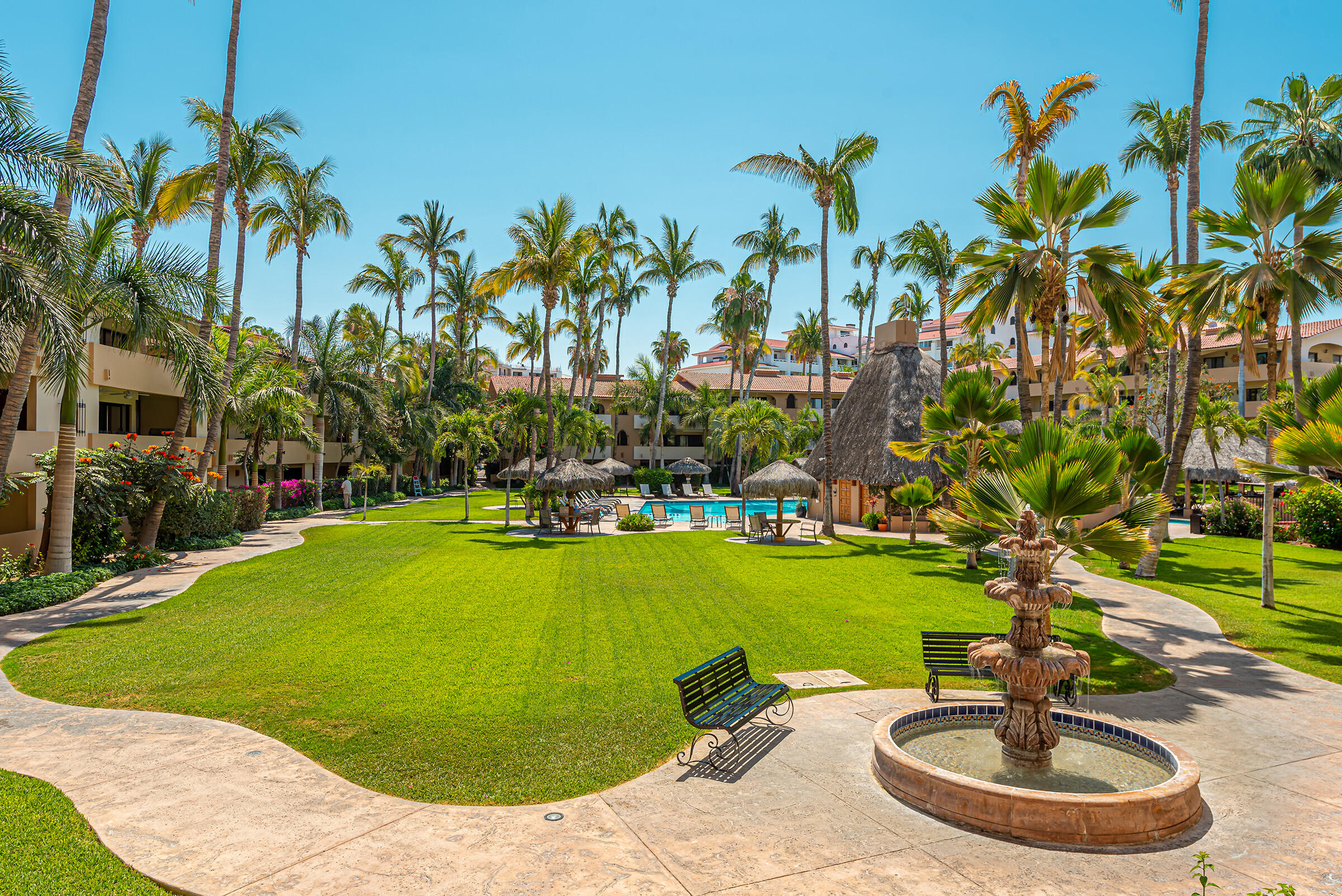 Los Cabos Oasis Oasis San José is a unique mixed-use development in one of the fastest-growing areas of San José del Cabo. Combining a modern commercial plaza with retail spaces for lease from 30 to 723 m² and pre-sale 1 & 2-bedroom residences, it offers strong investment potential and long-term appreciation.Strategically located on Blvd. Forjadores, next to G20 and just 20 minutes from Los Cabos International Airport, Oasis blends connectivity, lifestyle, and convenience.Amenities include a pool, gym, pickleball court, café, BBQ areas, social terraces, green spaces, kids areas, pet zone, and more.Delivery:• Tower G: 18 months• Tower A: 20 months for sale