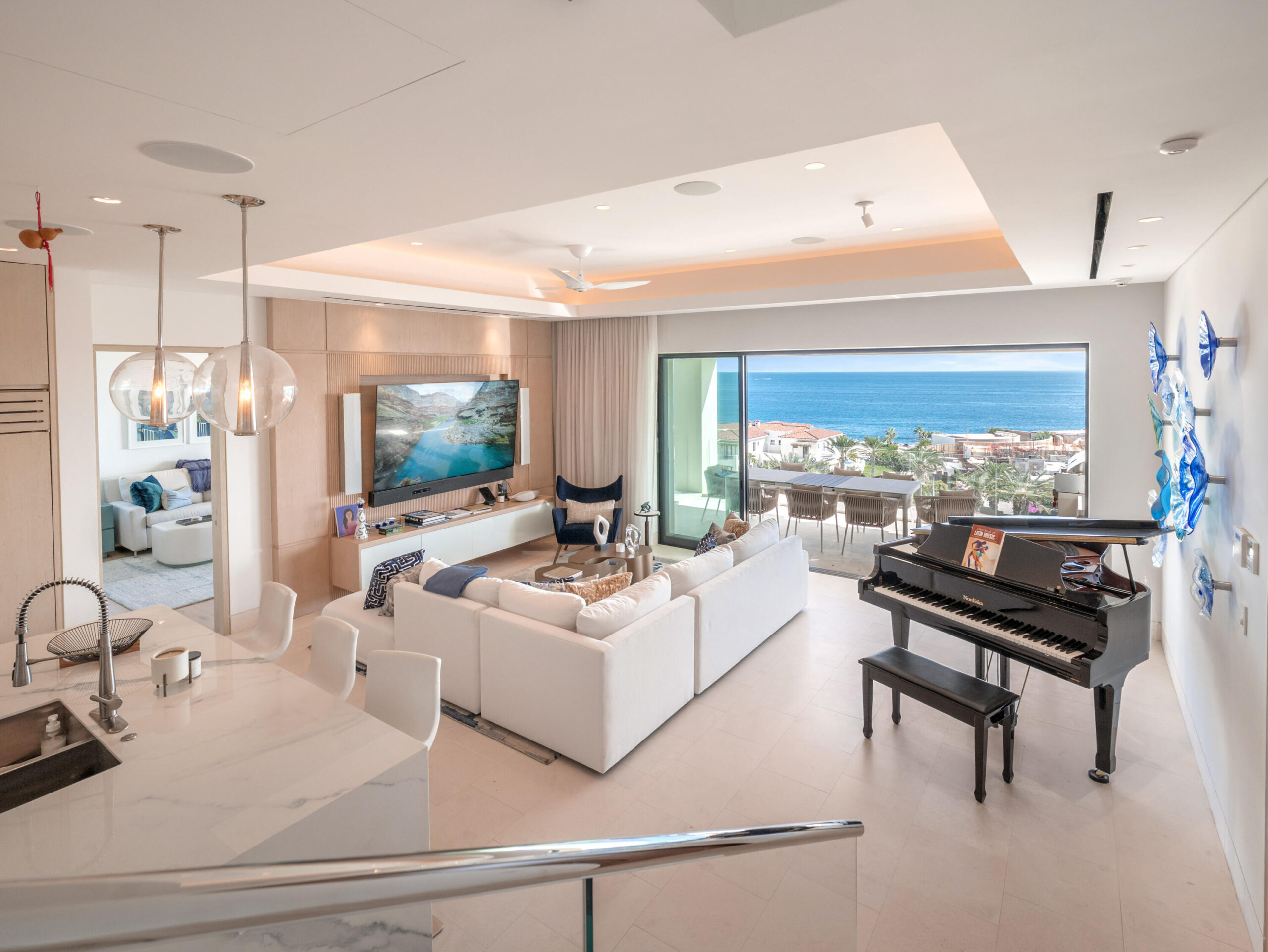 Los Cabos Cian Welcome to luxury living at its finest in this stunning Cabo San Lucas condo by Grupo Quadro. With panoramic for sale