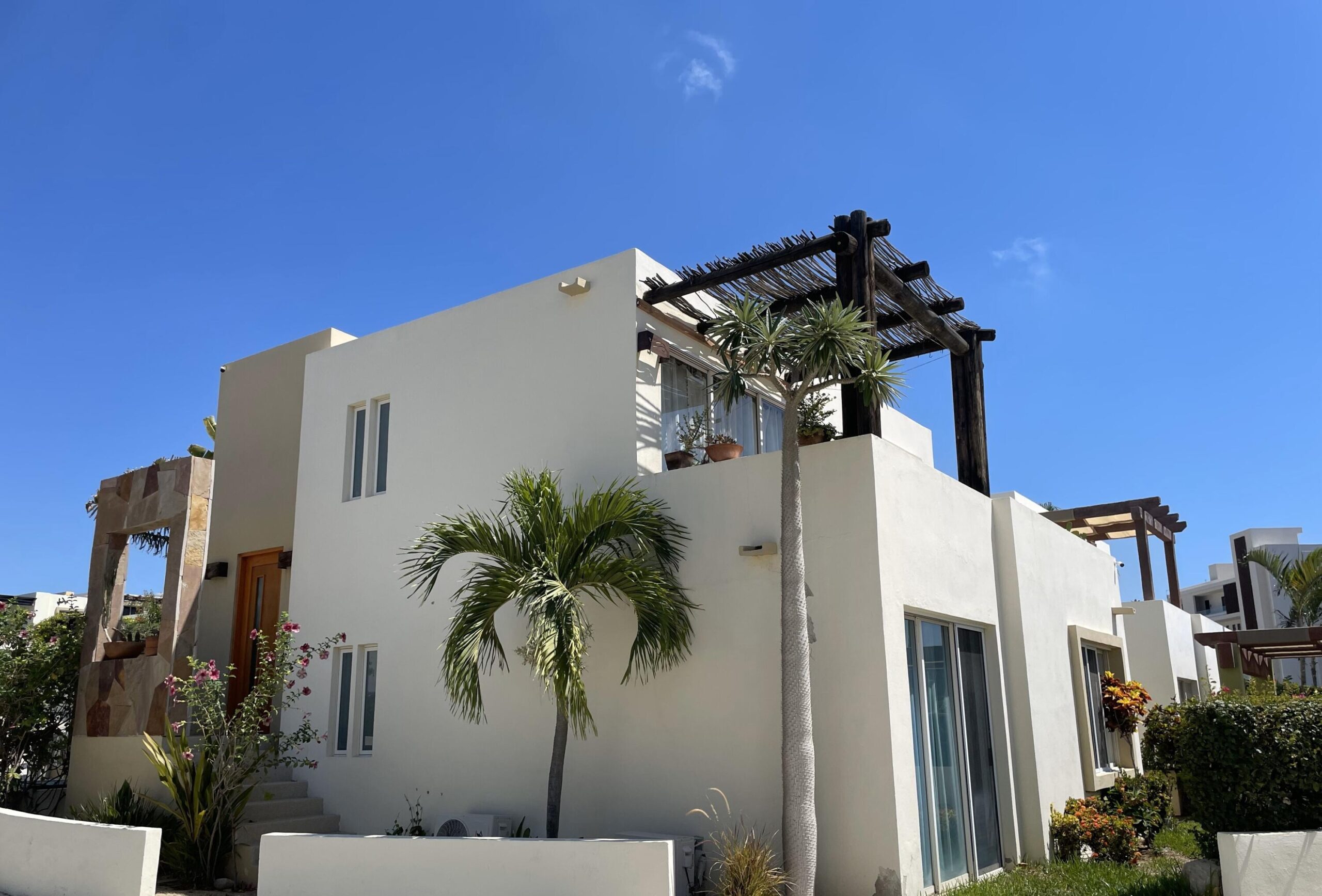 Los Cabos Punta Arena Ideal for a permanent residence or family or an investment property. The house is a very comfortable 3 bedroom 2 and a half bath house with the sleeping rooms below and the family living area above where you can enjoy the for sale