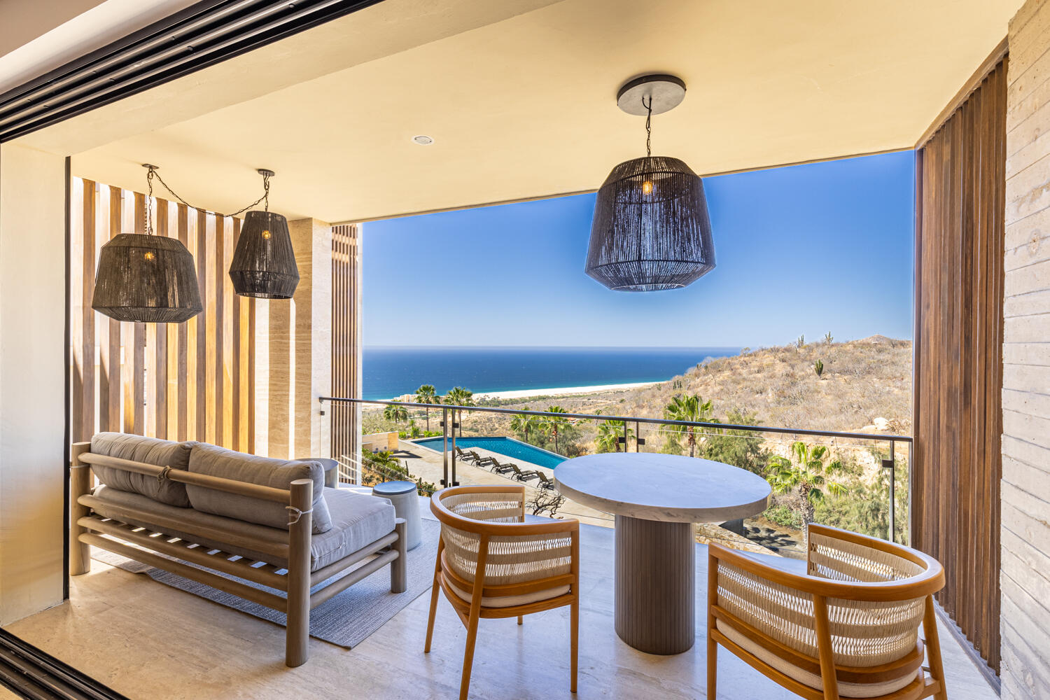 Los Cabos Avalon Owner Financing, pregunta por planes de financiamiento! Ubicado en una de las zonas con mayor crecimiento de El Tezal, Avalon ofrece una ubicación privilegiada con acceso rápido desde la Carretera Transpeninsular, a solo minutos del centro de Cabo y la marina.Condo de 3 recámaras, 2 baños y 2 estacionamientos con pérgola, ubicado en segundo nivel. Destaca por su distribución armónica y una cocina integrada con barra de granito, que aporta un acabado elegante y se convierte en el punto central del área social.Ubicado dentro de un desarrollo privado de ambiente sereno, con amenidades como alberca, BBQ y jardín. Una excelente oportunidad de inversión, precios por debajo del precio promedio del mercado en la zona, ofreciendo un valor difícil de encontrar hoy en día. Age for sale