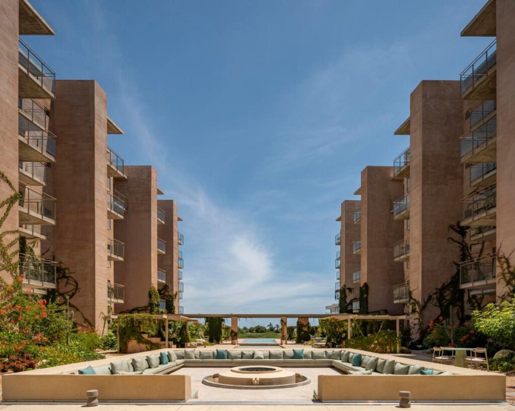 Los Cabos Las Arenas 🌵Las Arenas Los Cabos - Ready to Deliver Fully completed boutique project of 94 units with only 19 remaining. Prime location: 7 minutes to Downtown Cabo San Lucas and 5 minutes walk to iconic Medano Beach. Available 1, 2 & 3 bedroom, designed with style, comfort, and functional layouts🪴 3 bedrooms condo ! 💵 DIRECT FINANCING - with 50%. up to 3 – Calle Acceso al Hotel RIU, Cabo Corridor, BS