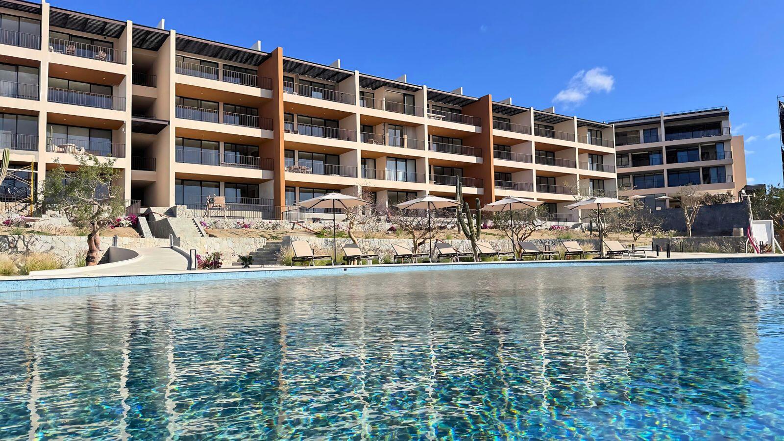 Los Cabos Sjd Marina:General SharkBay Boutique Home is located in one of the most iconic and vibrant communities of San Jose del Cabo, the exclusive Marina Puerto Los Cabos. Only 6 units in the complex with a beautiful contemporary design and access to a rooftop with pool, Jacuzzi, pergola area and breathtaking for sale