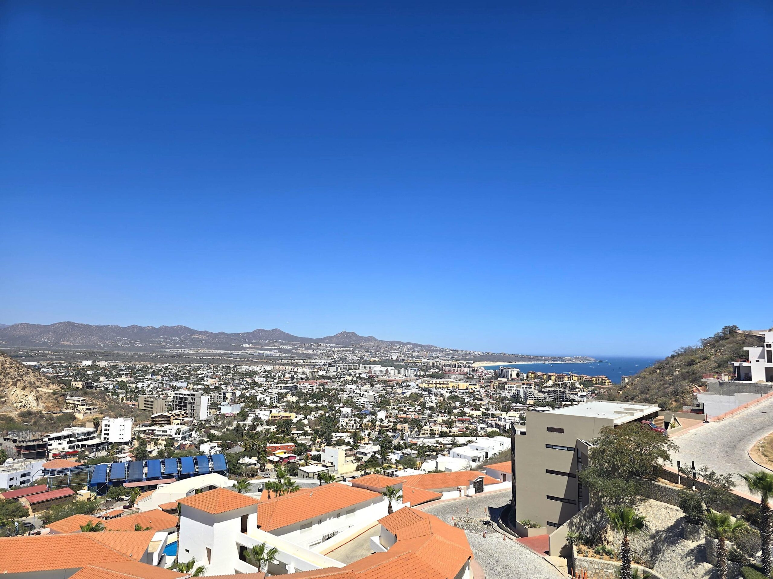 Los Cabos Mistiq Los Cabos Discover MISTIQ Los Cabos, an exclusive residential development in the desirable Cabo Corridor. This beautifully designed residence offers 158 m² of living space with 2 bedrooms and 2.5 bathrooms, featuring a layout that maximizes natural light and indoor-outdoor living. The unit is fully furnished and equipped, ready to enjoy. Residents of MISTIQ Los Cabos enjoy resort-style amenities, elegant common areas, and a prime location just minutes from beaches, golf courses, restaurants, and the Marina of Cabo San Lucas. for sale