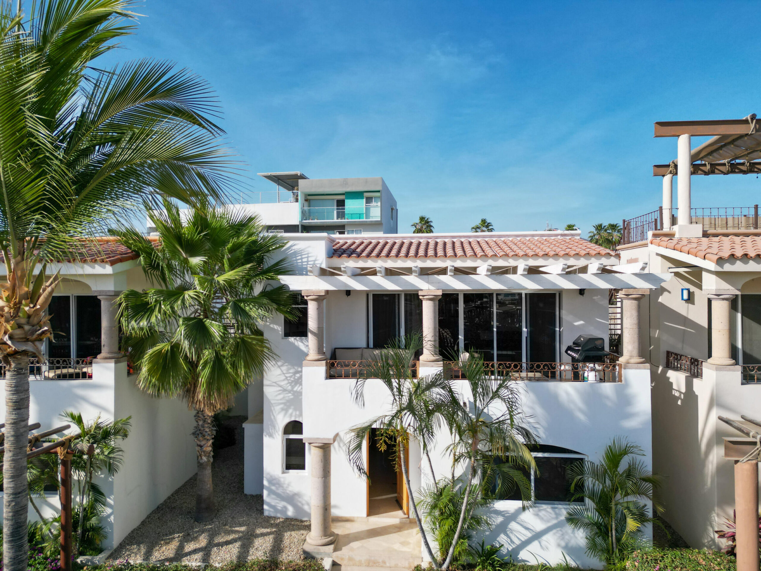 Los Cabos La Cima This House perfectly located in El Tezal Cabo San Lucas offer less than 5 minutes drive to El medano beach, costco, Soriana super market(24hrs) school, hospital walmart and many restaurants, with also ocean for sale