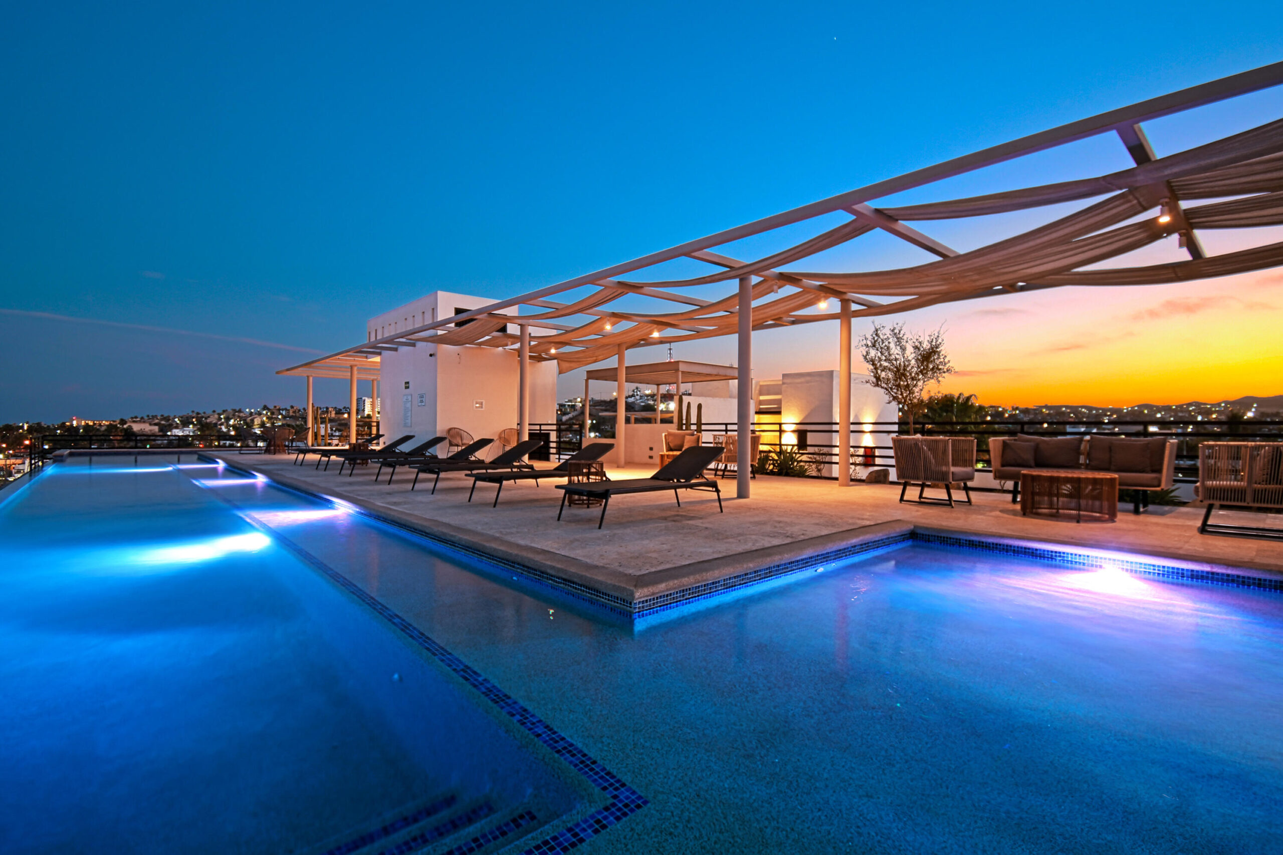 Los Cabos Sjd Marina:General SharkBay Boutique Home is located in one of the most iconic and vibrant communities of San Jose del Cabo, the exclusive Marina Puerto Los Cabos. Only 6 units in the complex with a beautiful contemporary design and access to a rooftop with pool, Jacuzzi, pergola area and breathtaking for sale