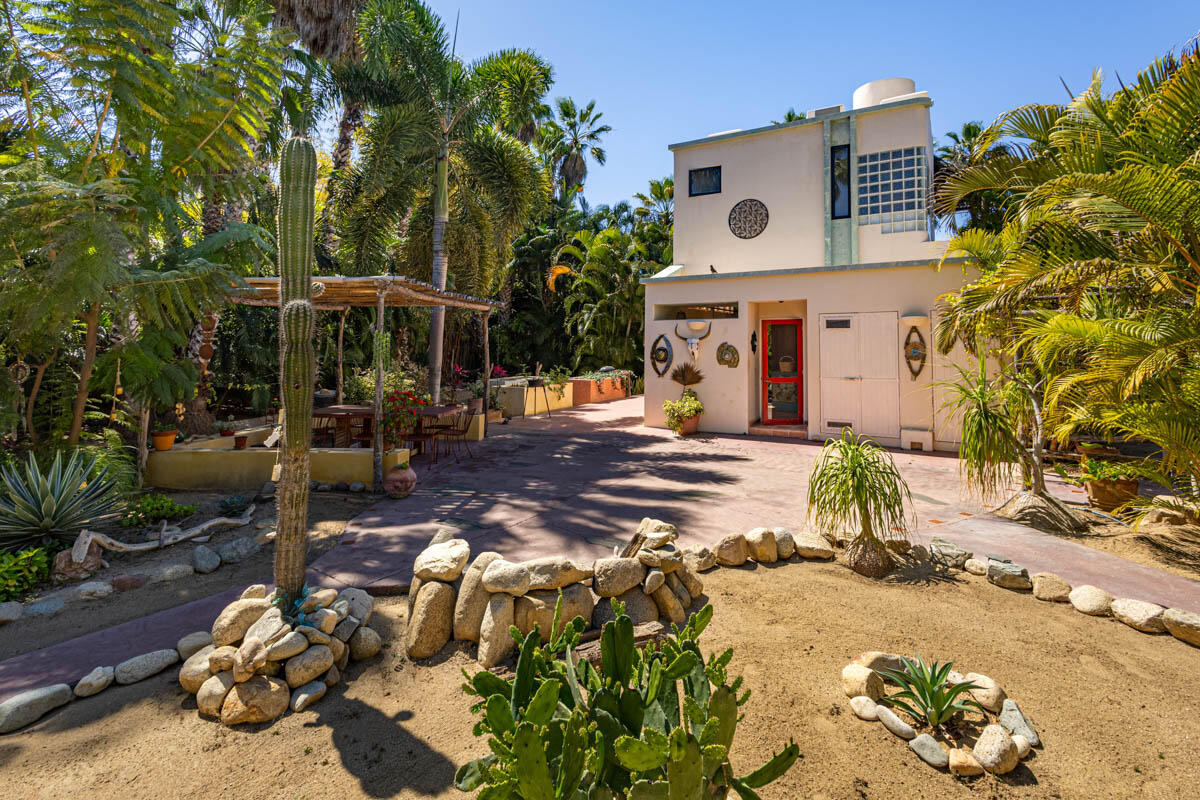 Casitas de Cerritos Sixplex, Pacific, Pacific, BS