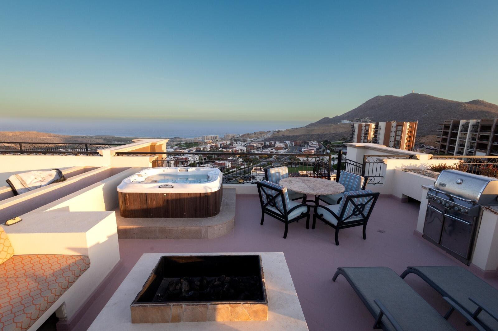 Los Cabos Fracc Lomas Del Cabo Furnished penthouse located on the top floor of HD Phase 1, featuring double-height ceilings that enhance space and natural light. From the private terrace, enjoy sweeping for sale