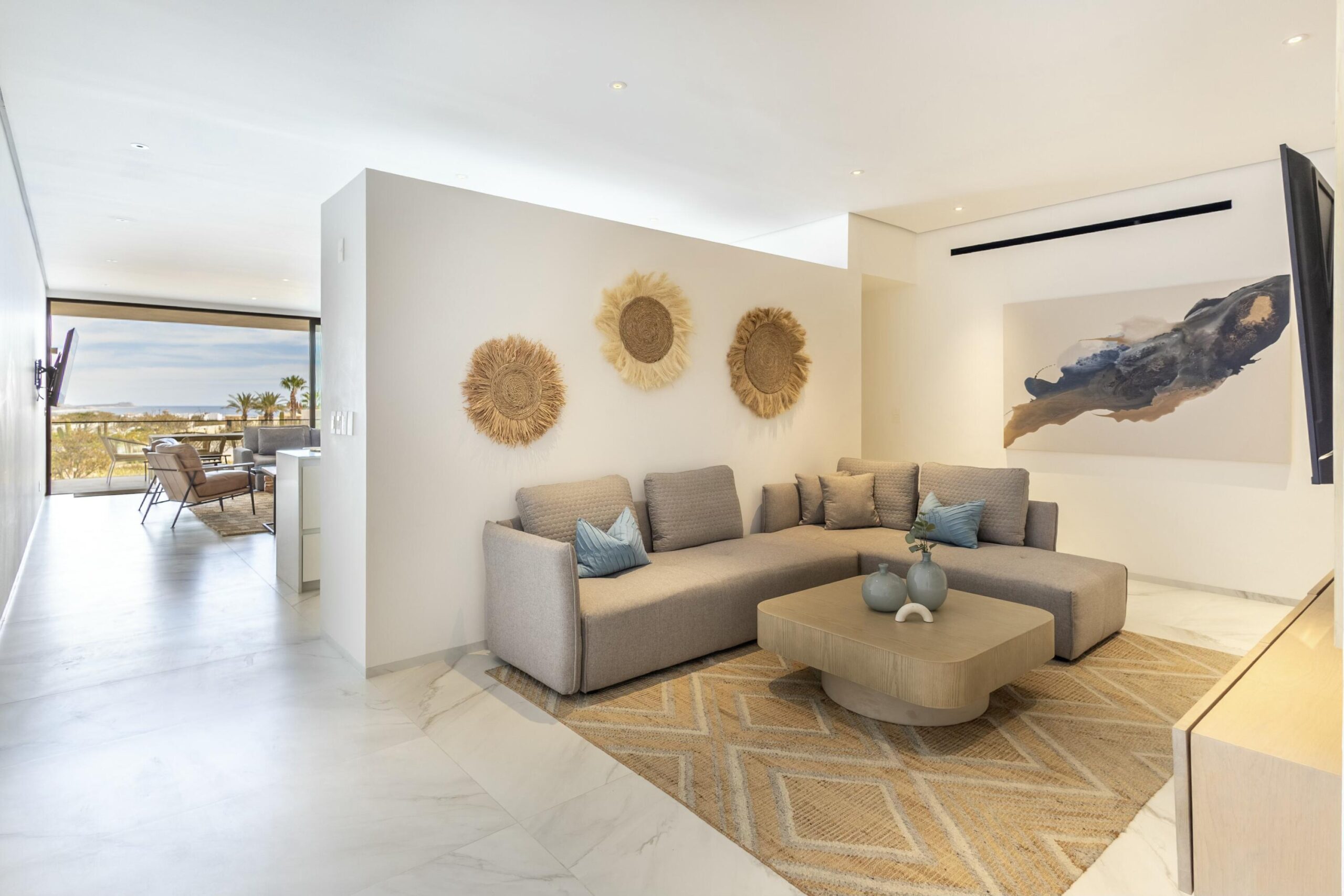 Los Cabos Club La Costa One-bedroom penthouse with a loft-style bedroom and two full bathrooms. Bright corner unit with plenty of natural light throughout.The property features two spacious patios, one ideal for sunbathing and one fully shaded for comfortable outdoor living. Enjoy open fairway-front for sale