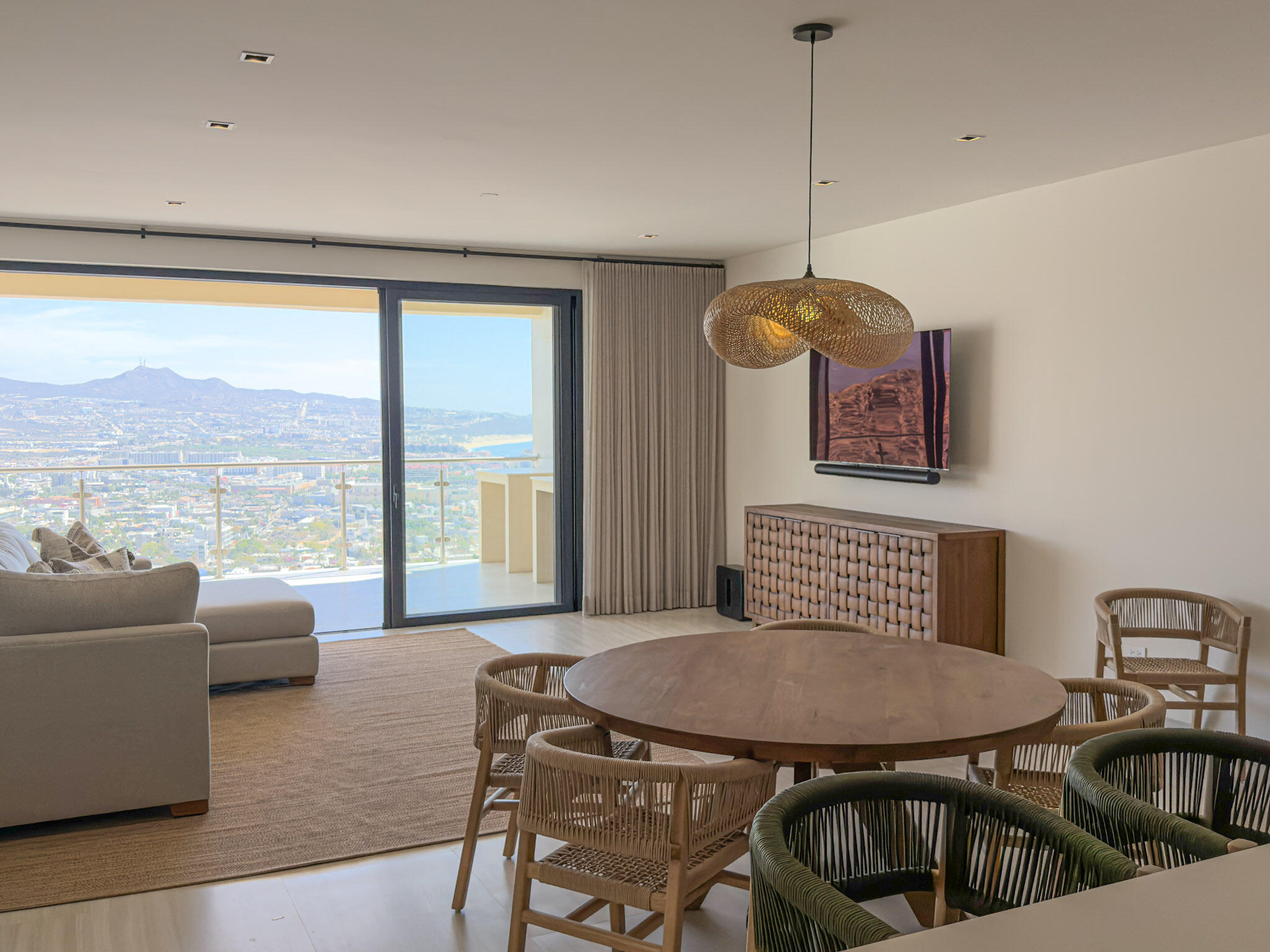 Los Cabos Cian Welcome to luxury living at its finest in this stunning Cabo San Lucas condo by Grupo Quadro. With panoramic for sale