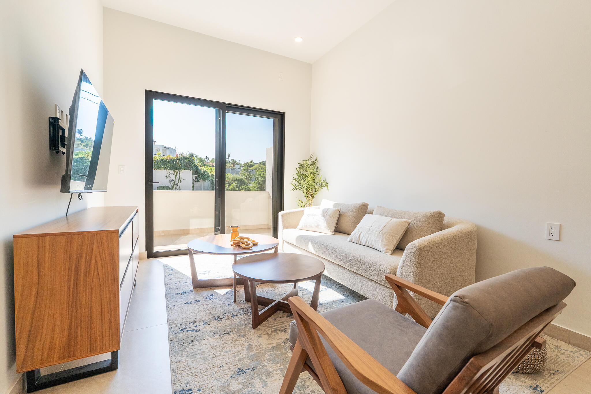 Los Cabos Centro-Sjd Discover Providence in the heart of San José del Cabo. Unit A-203 is a beautifully designed two-bedroom, two-bath condominium offering 93.30 Ac m2 / 1003.91 sq. ft. of interior space. This brand-new residence features a fully equipped kitchen with included appliances, elegant finishes, and air conditioning (mini-splits).Exclusive amenities at Providence include a spacious rooftop terrace with panoramic for sale