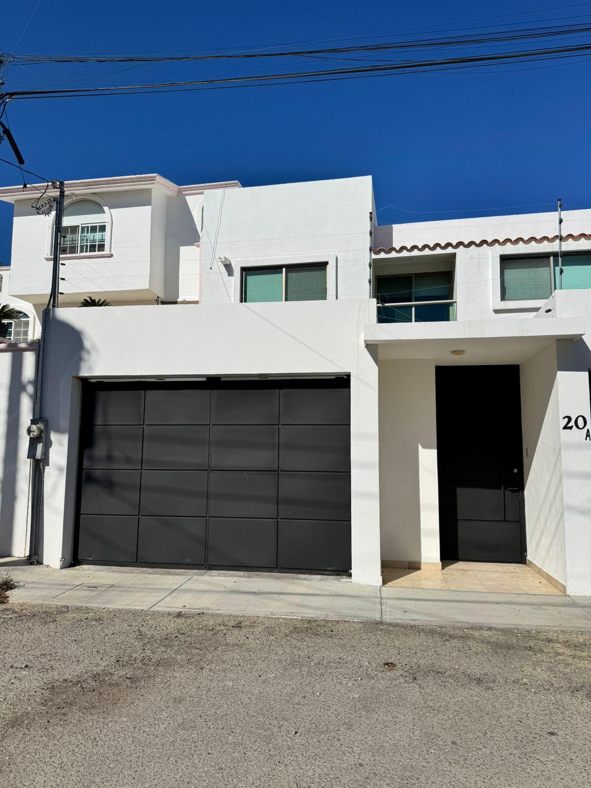 Los Cabos Magisterial Este Hermoso Condo combina amplitud, iluminación natural y acabados de calidad en una de las zonas más cómodas y prácticas para vivir , con cochera para dos autos y portón eléctrico. Cuenta con sala, comedor y cocina amplia con barra de granito. Los baños están renovados con canceles de vidrio, regaderas tipo lluvia y acabados modernos. Pisos de mármol, buena ventilación y excelente distribución. Lista para habitar o invertir, en una zona cómoda y céntrica. for sale