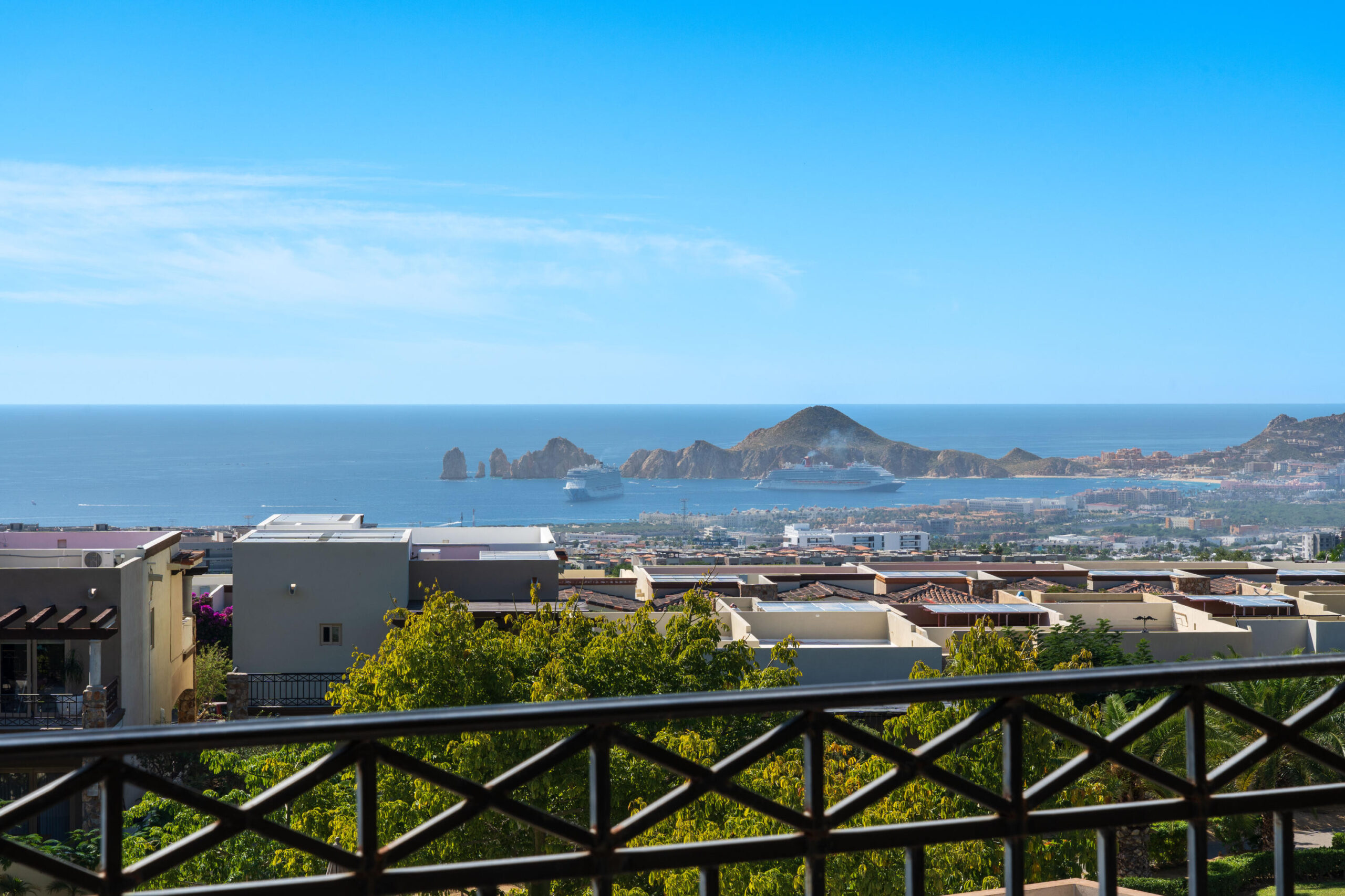 Los Cabos Mirador This modern apartment for sale in Mirador San José del Cabo offers sleek contemporary style. It features 3 spacious, bright bedrooms, ideal for families or investors. Large windows provide stunning ocean for sale