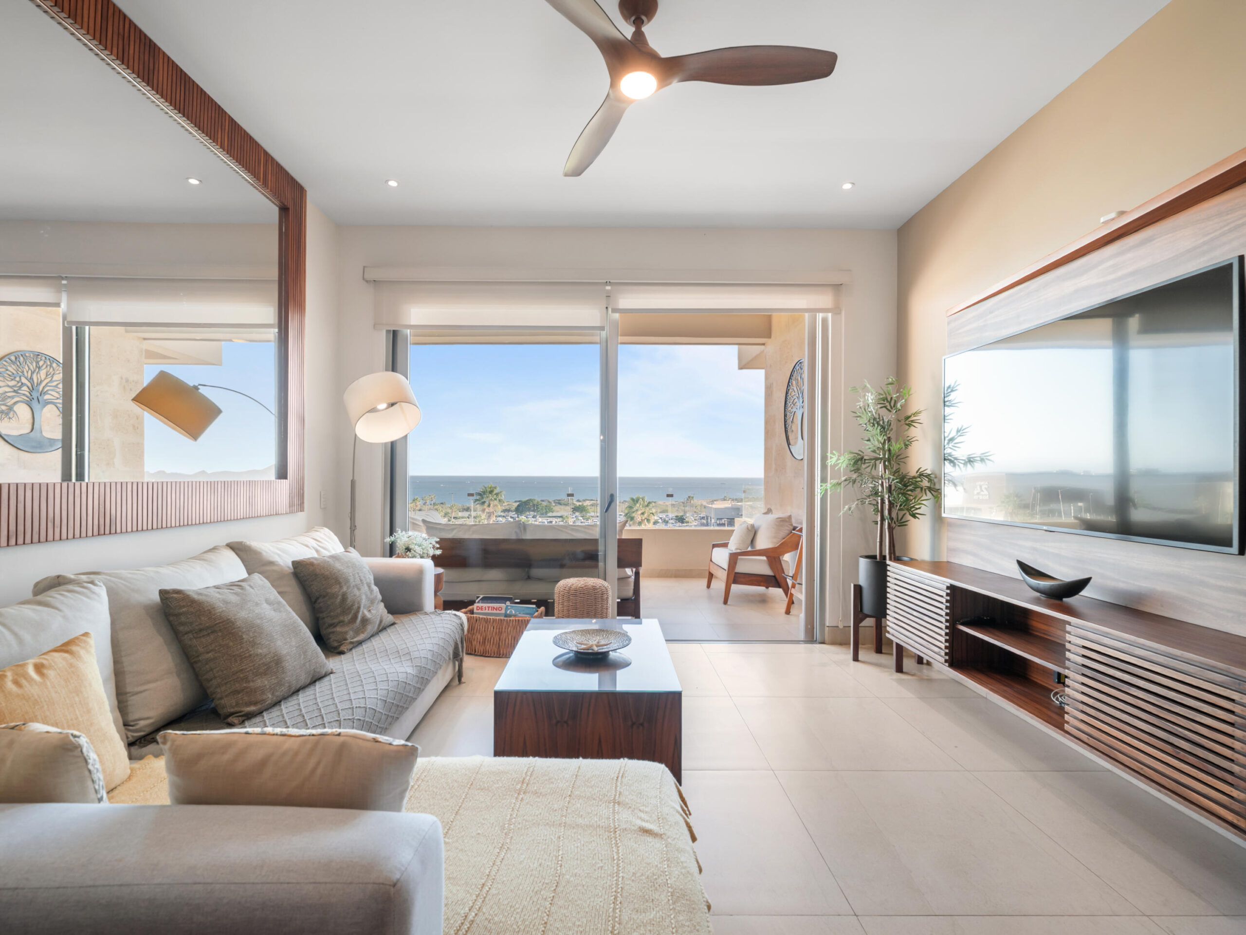 Los Cabos Marea Los Cabos Amazing 2 bedroom, 1.5 bath in the heart of Cabo, walking distance to the main beach and marina. All you need at a few steps. Great rental income property. for sale