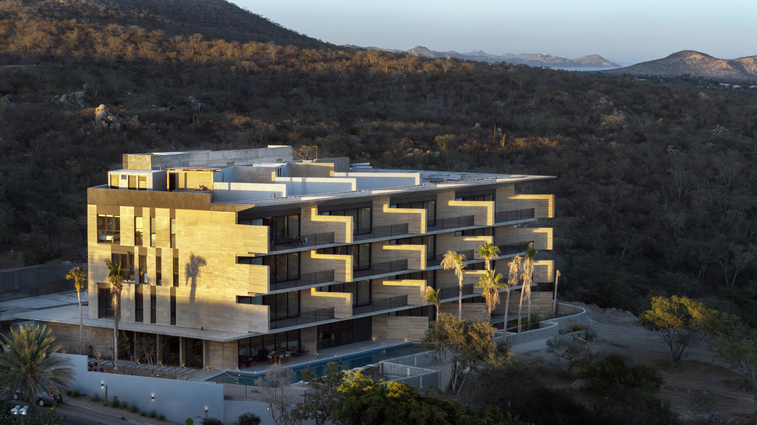 Los Cabos Marea Los Cabos Modern 3-bedroom penthouse located on the 6th floor of Marea Los Cabos, offering a prime central location in Cabo San Lucas just minutes from beaches, shopping centers, and top dining options. This bright and contemporary residence features an open-concept living and dining area with abundant natural light, a fully equipped kitchen, and a private terrace with panoramic city for sale