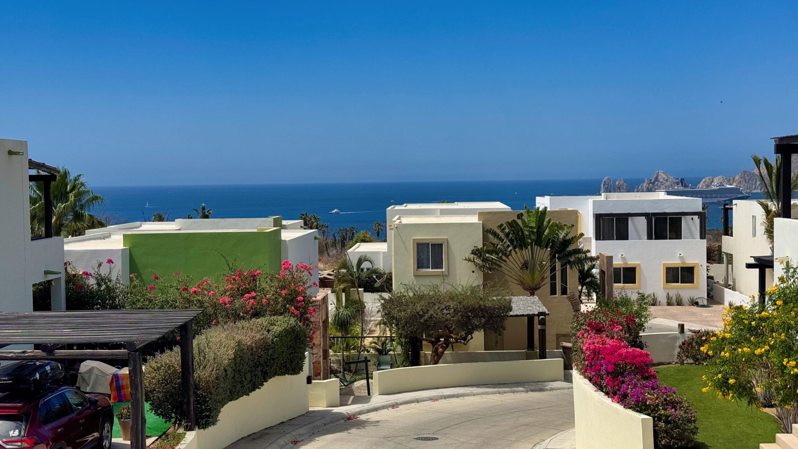 Los Cabos La Cima This House perfectly located in El Tezal Cabo San Lucas offer less than 5 minutes drive to El medano beach, costco, Soriana super market(24hrs) school, hospital walmart and many restaurants, with also ocean for sale