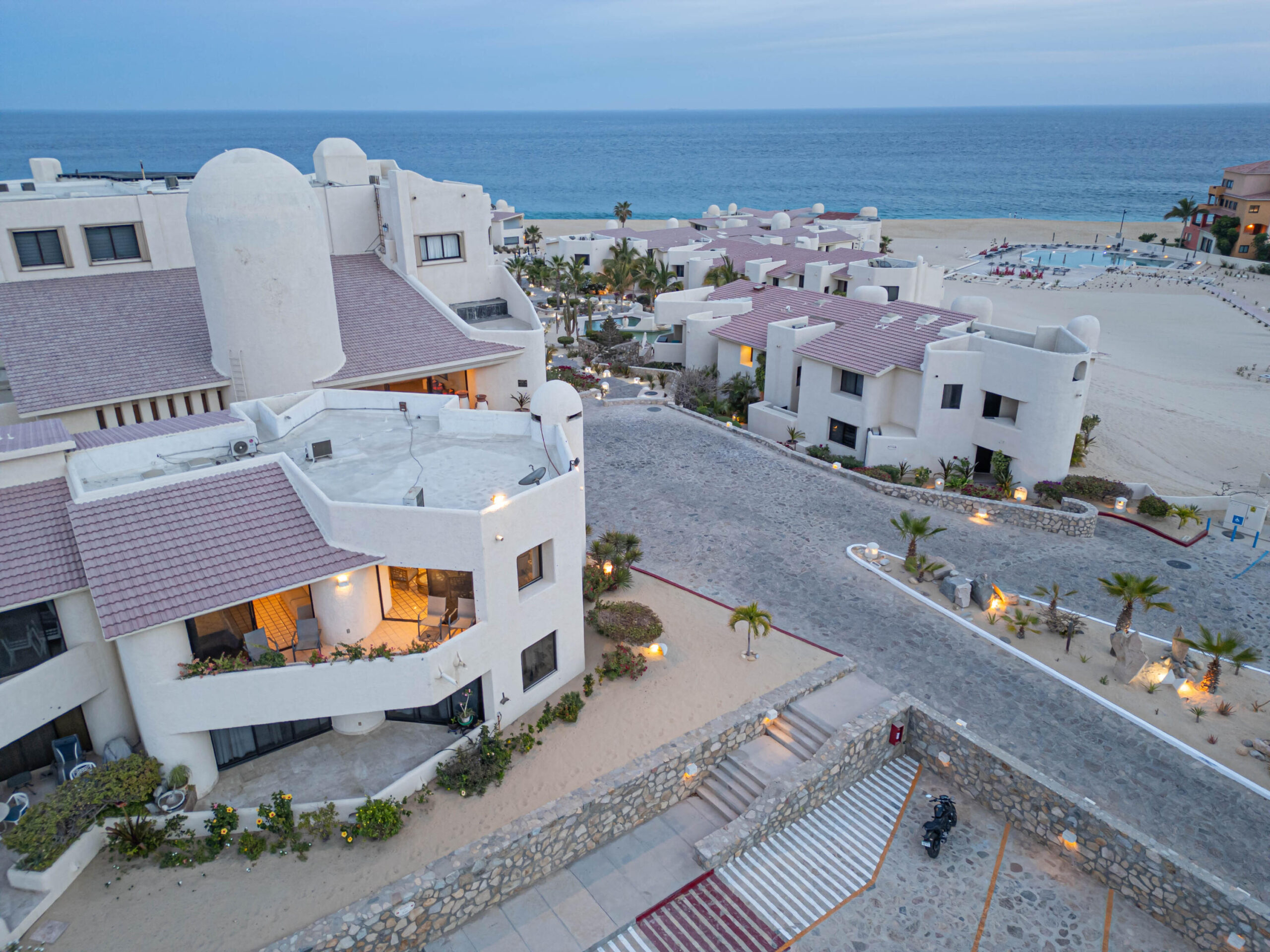 Los Cabos Alba Residences Discover the epitome of affordable luxury living at the newly launched Alba Residences. Strategically located just steps from the main highway, this property offers unparalleled accessibility and convenience. In addition to residential units, Alba features commercial spaces on the first two floors, enhancing the overall living experience for residents. We are pleased to announce that the final units are still available at pre-sale pricing. For further information, please do not hesitate to contact me. Finishings extra.PRICE IS BASED. Descubra el epítome de la vida de lujo asequible en las recién inauguradas Alba Residences. Estrategicamente ubicadas a solo unos pasos de la carretera principal, esta propiedad ofrece una accesibilidad y conveniencia inigualables. Además de las unidades residenciales, Alba cuenta con espacios comerciales en los primeros dos pisos, mejorando la experiencia de vida en general para los residentes. Nos complace anunciar que las últimas unidades aún están disponibles a precios de pre-venta. Para más información, no dude en ponerse en contacto conmigo. Acabados extra for sale