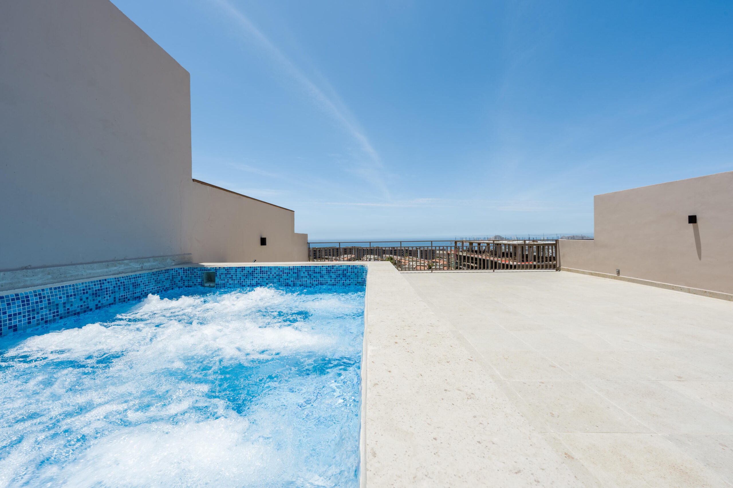 Los Cabos Balena The best penthouse of Balena Los Cabos -- a private rooftop, a premium jacuzzi, and beautiful ocean for sale