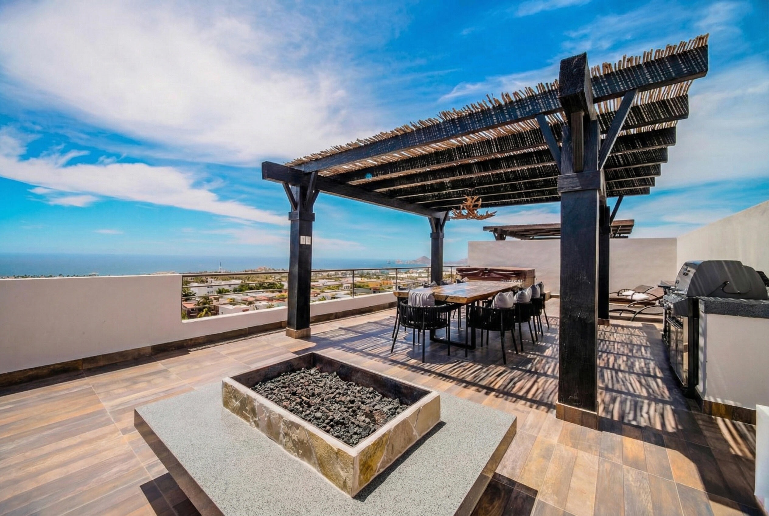 Los Cabos Sjd Marina:General SharkBay Boutique Home is located in one of the most iconic and vibrant communities of San Jose del Cabo, the exclusive Marina Puerto Los Cabos. Only 6 units in the complex with a beautiful contemporary design and access to a rooftop with pool, Jacuzzi, pergola area and breathtaking for sale