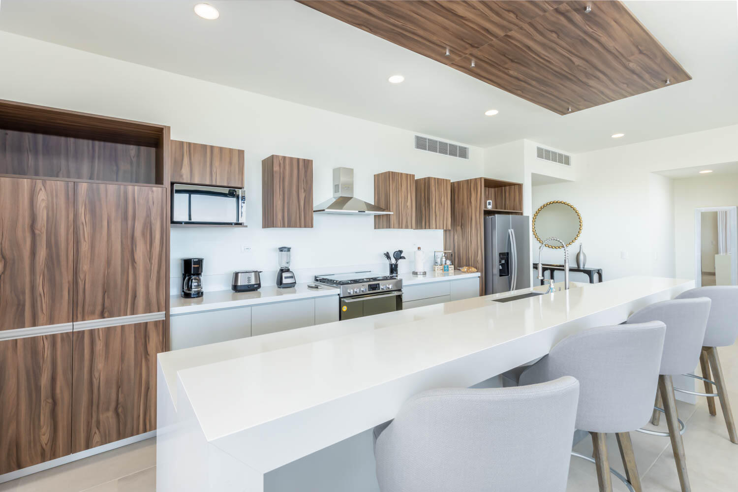 Los Cabos Club La Costa Beautiful custom-made, extra-large one-bedroom condo in Club La Costa Phase 2. This second-floor home is the size of a typical 2-bedroom, offering a far more spacious layout than any other 1BR in the community. It features a huge kitchen, high-quality floors, stunning carpentry, and beautiful brand-new high-quality shutters. Every detail was thoughtfully designed by the owners, and it truly shows. Enjoy a lovely terrace with open for sale