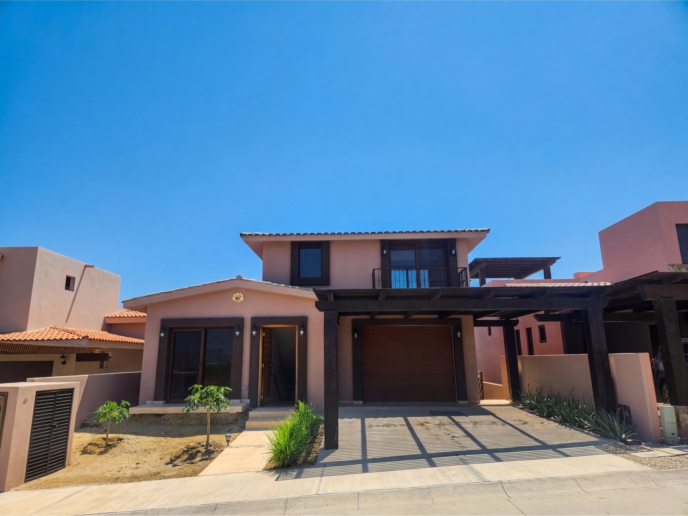 Los Cabos Residencial La Jolla Casa Tigre is located in La Jolla, a well-positioned community offering convenient access to San José del Cabo and the corridor. This house has ocean for sale