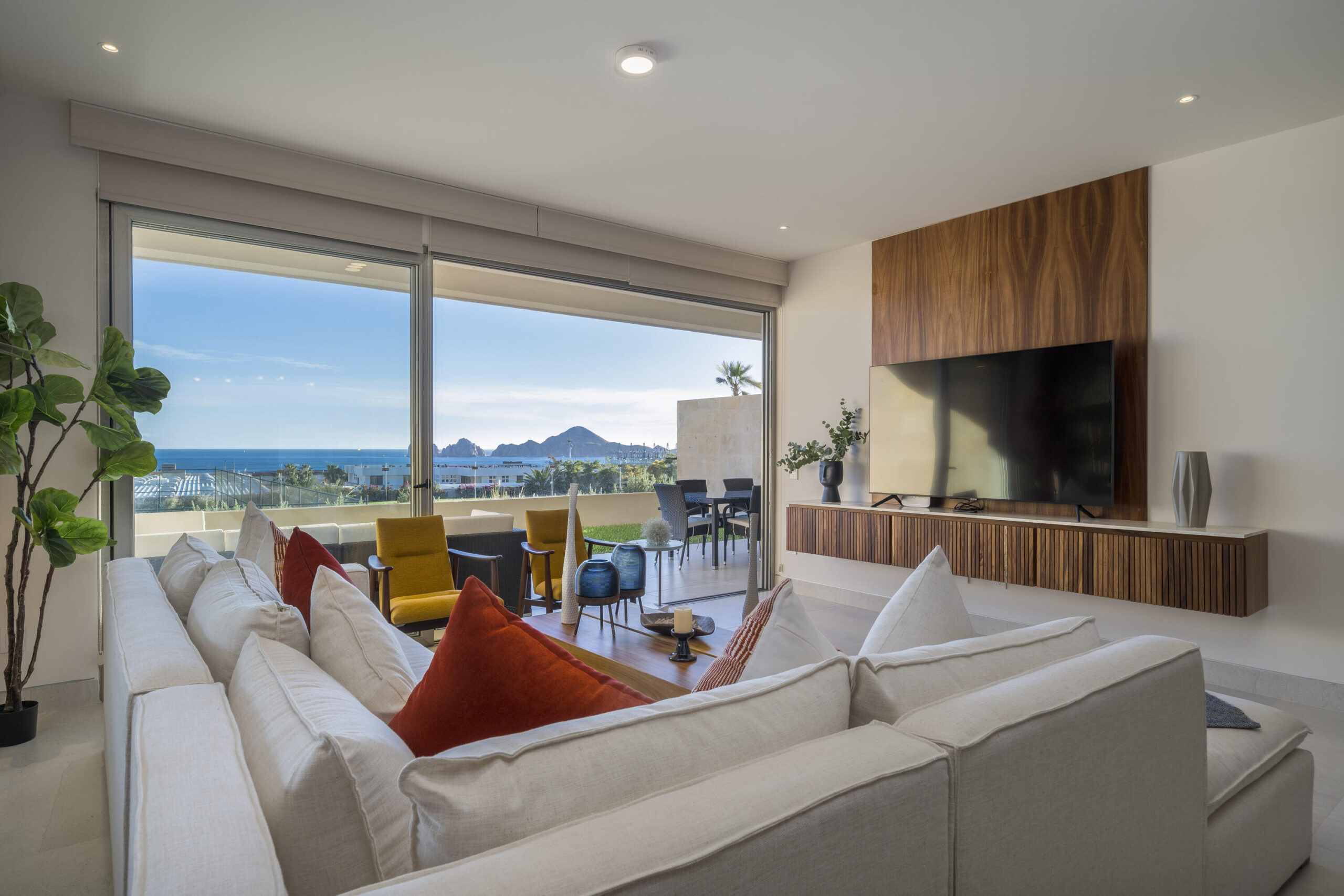 Los Cabos Alba Residences Discover the epitome of affordable luxury living at the newly launched Alba Residences. Strategically located just steps from the main highway, this property offers unparalleled accessibility and convenience. In addition to residential units, Alba features commercial spaces on the first two floors, enhancing the overall living experience for residents. We are pleased to announce that the final units are still available at pre-sale pricing. For further information, please do not hesitate to contact me. Finishings extra.PRICE IS BASED. Descubra el epítome de la vida de lujo asequible en las recién inauguradas Alba Residences. Estrategicamente ubicadas a solo unos pasos de la carretera principal, esta propiedad ofrece una accesibilidad y conveniencia inigualables. Además de las unidades residenciales, Alba cuenta con espacios comerciales en los primeros dos pisos, mejorando la experiencia de vida en general para los residentes. Nos complace anunciar que las últimas unidades aún están disponibles a precios de pre-venta. Para más información, no dude en ponerse en contacto conmigo. Acabados extra for sale