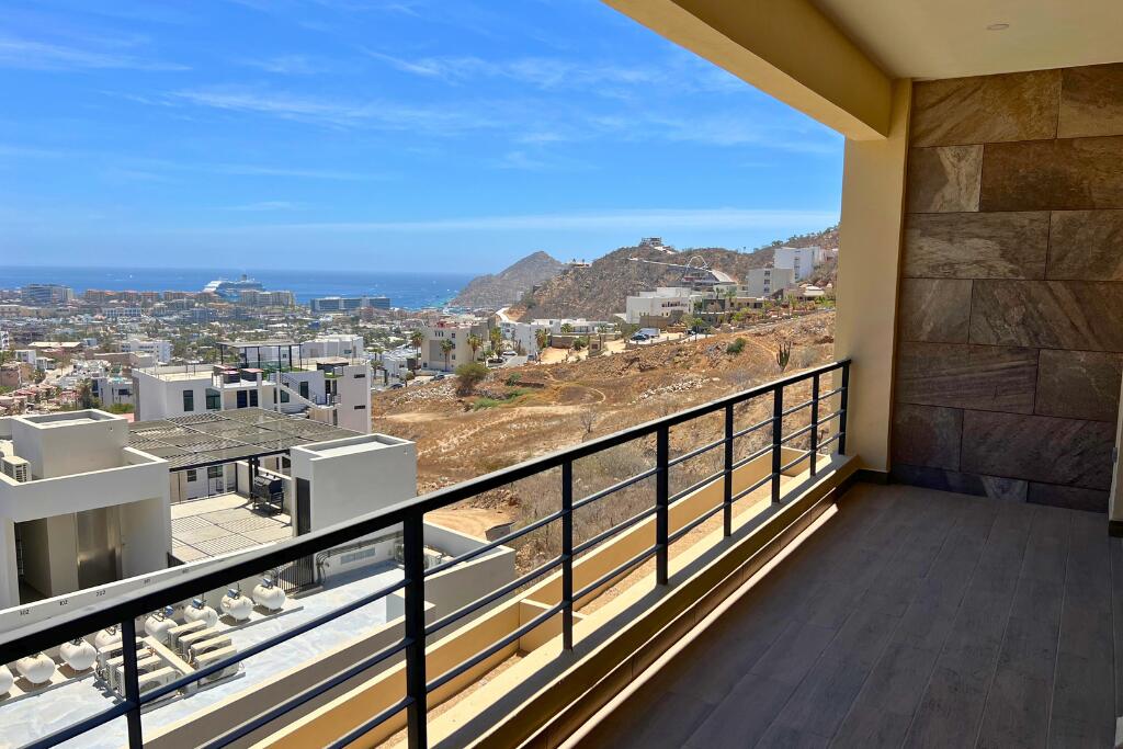 Los Cabos Sjd D/Town:General The suite comes fully furnished.Great rental income.MOTIVATED SALLER.HOA's are monthly and in Pesos.For showings we need 24-48hrs notice.Thank you! for sale