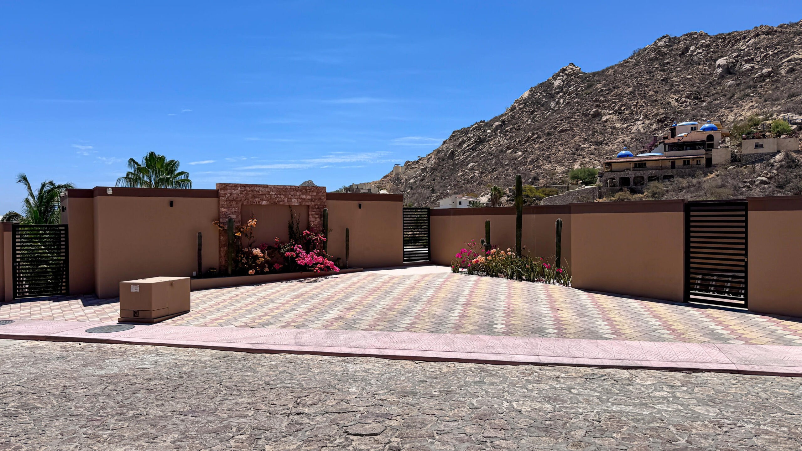 Los Cabos Bugambilias Located in Bugambillias at Cabo Real, this 3-bed, 4 full + 1 half bath home offers 2,754 ft² interior on a 3,378 ft² lot with ocean and golf course for sale